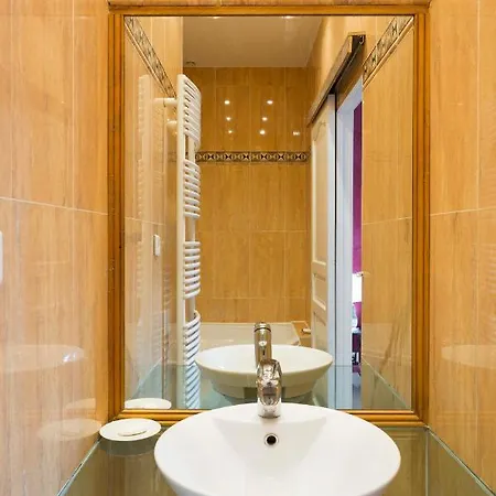 Apartment Elegant One Bedroom On Champs Elysees